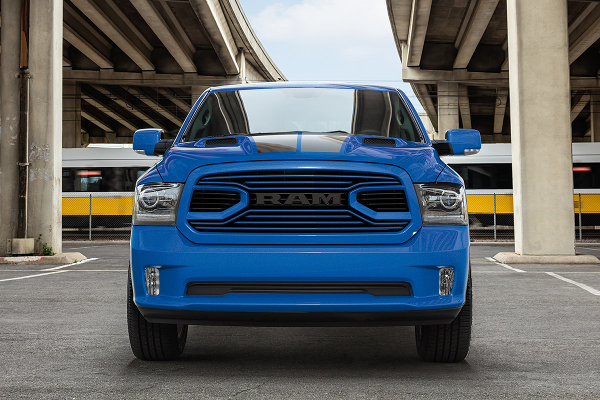 Modèles vedettes du RAM 1500 2018 – sport bleu hydro