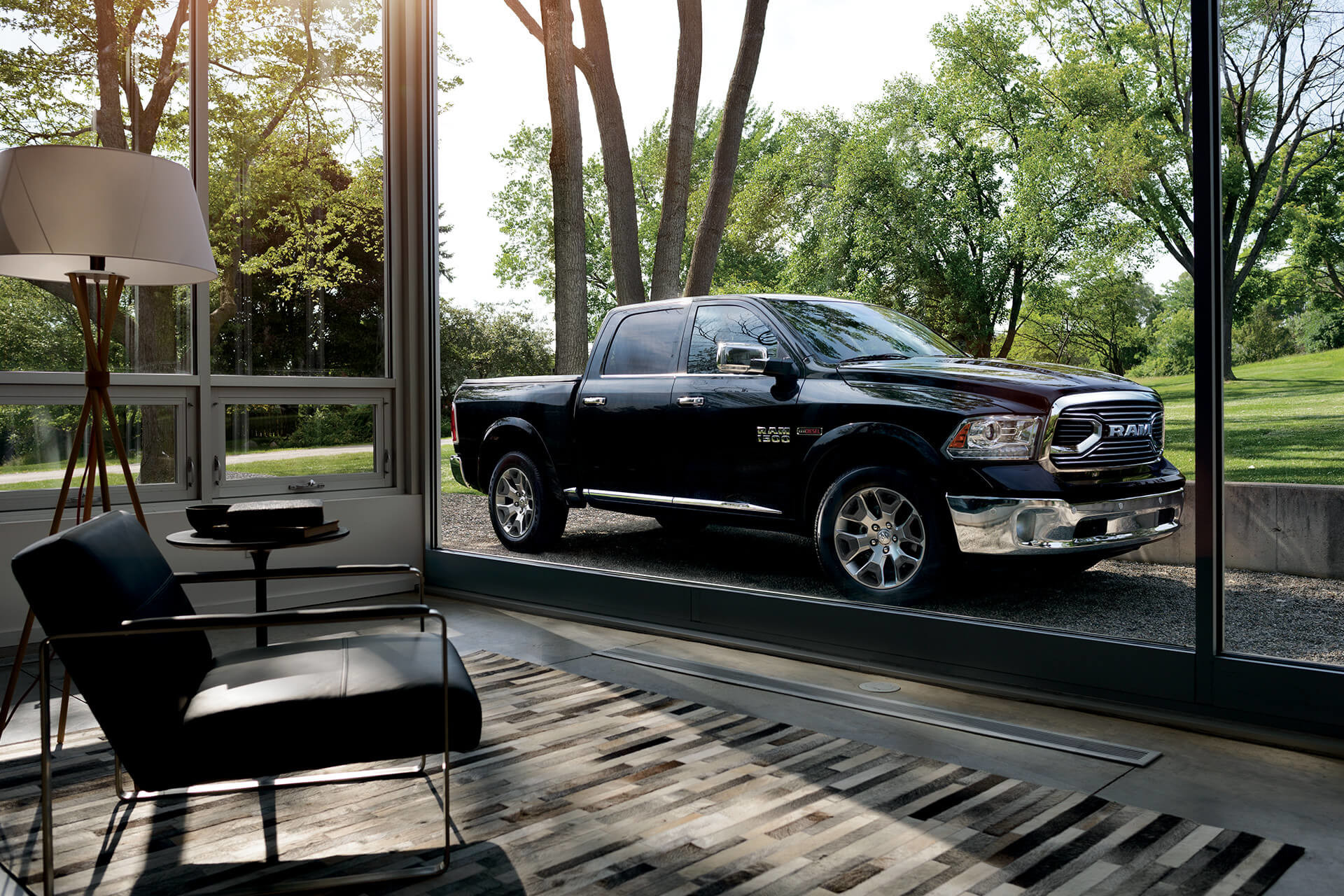 Extérieur du Ram 1500 2018 – vue latérale, illustré en noir