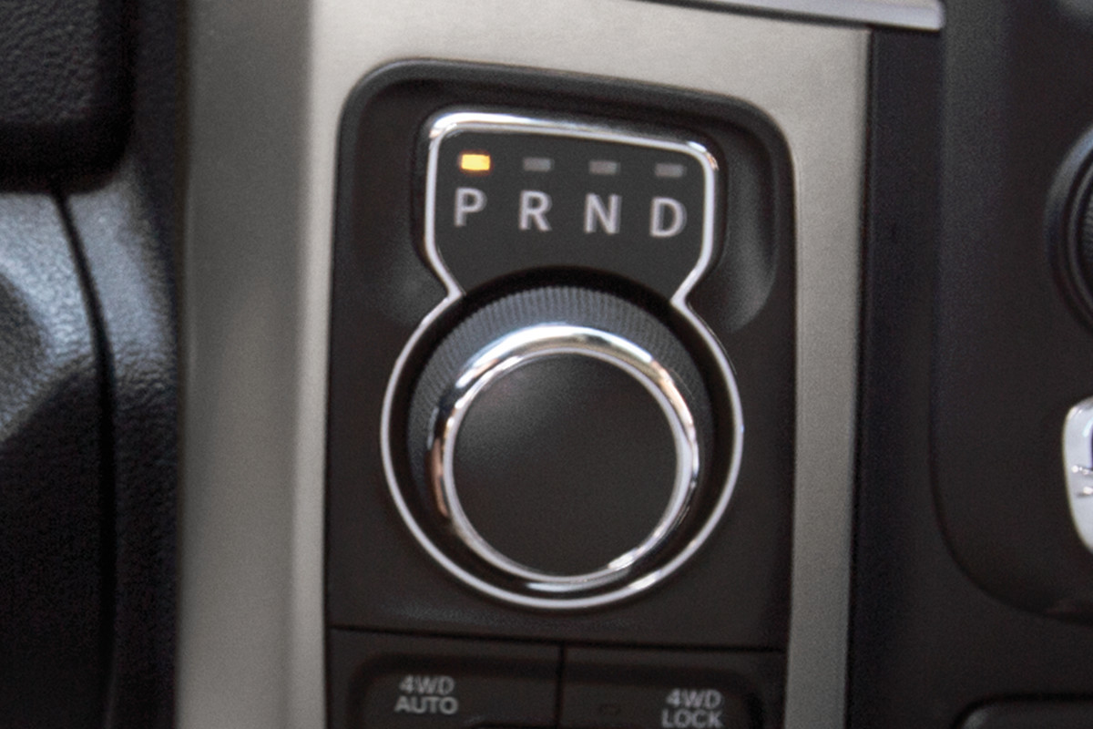 2019 Ram 1500 DS Classic rotary dial shifter