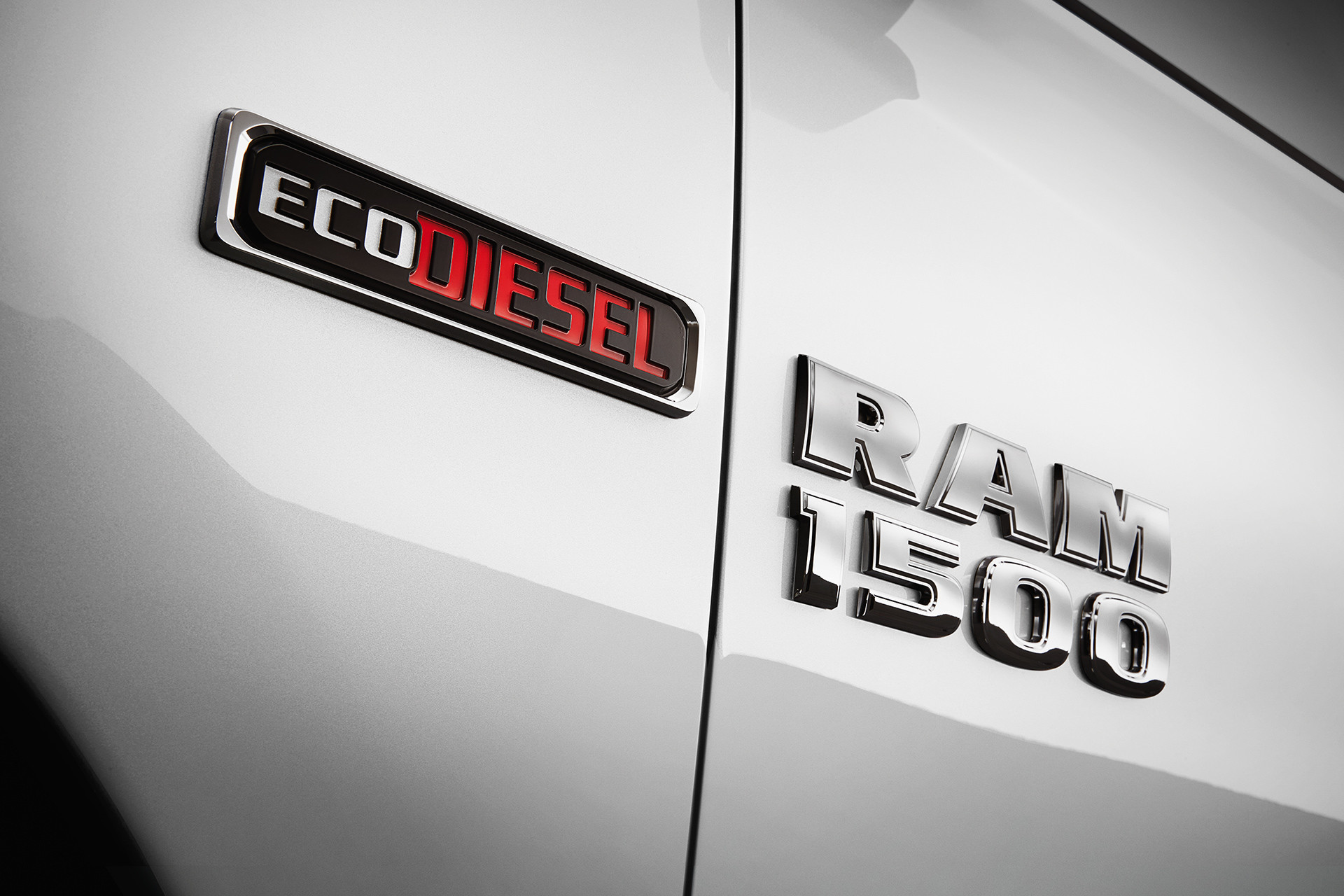 Gros plan du panneau de côté avec emblème du Ram 1500 Classic 2019