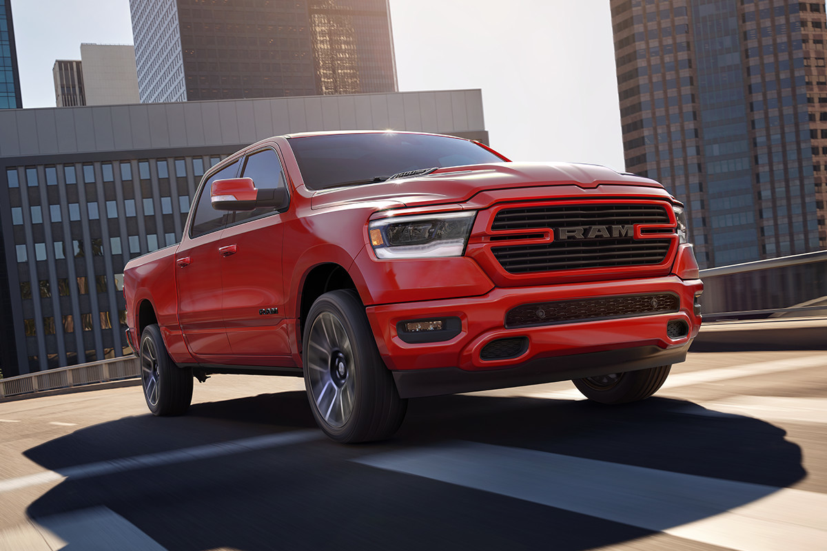 Ram 1500 Sport 2019 – extérieur rouge, dans la ville