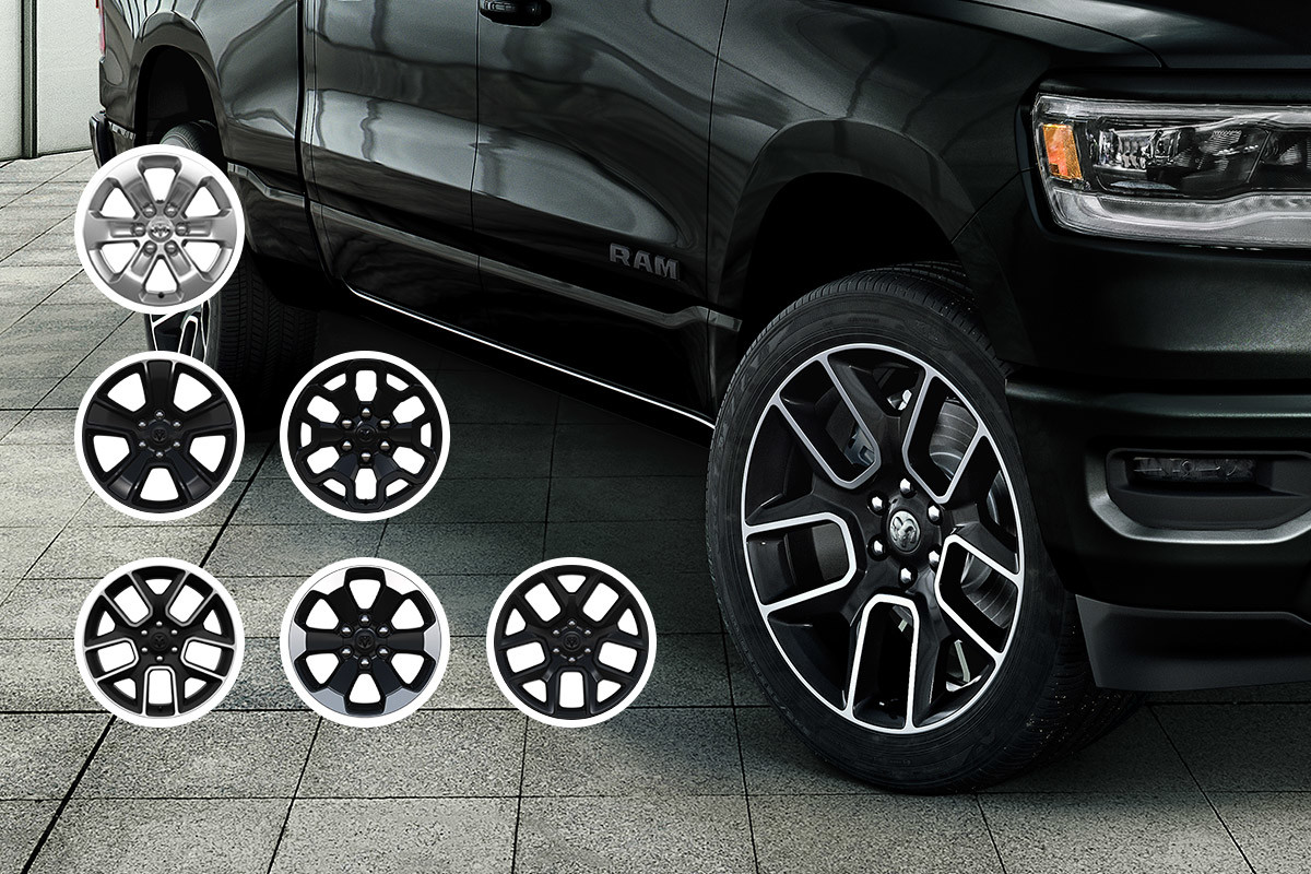 Choisissez vos roues Gros plan d’un Ram 1500 2021 noir, mettant l’accent sur la roue avant.