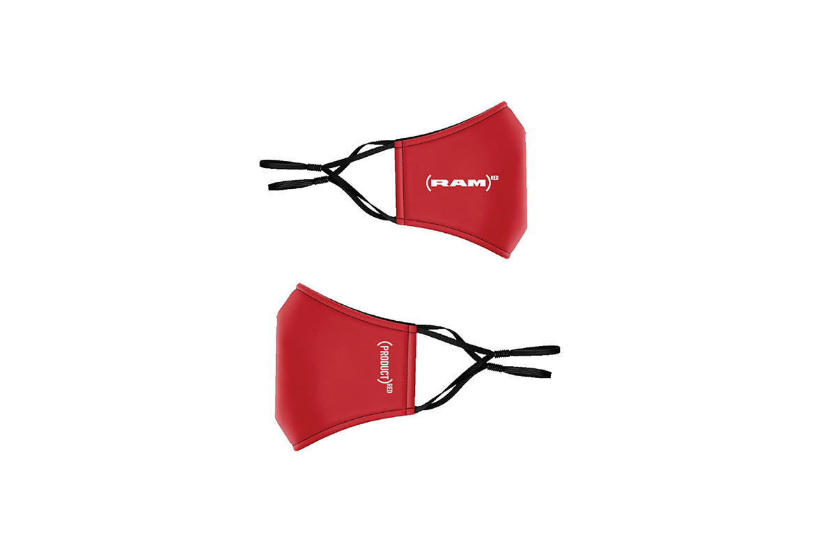 Masques (RAM)<sup>RED</sup> Une paire de masques rouges avec le nom Ram entouré du logo Product Red.