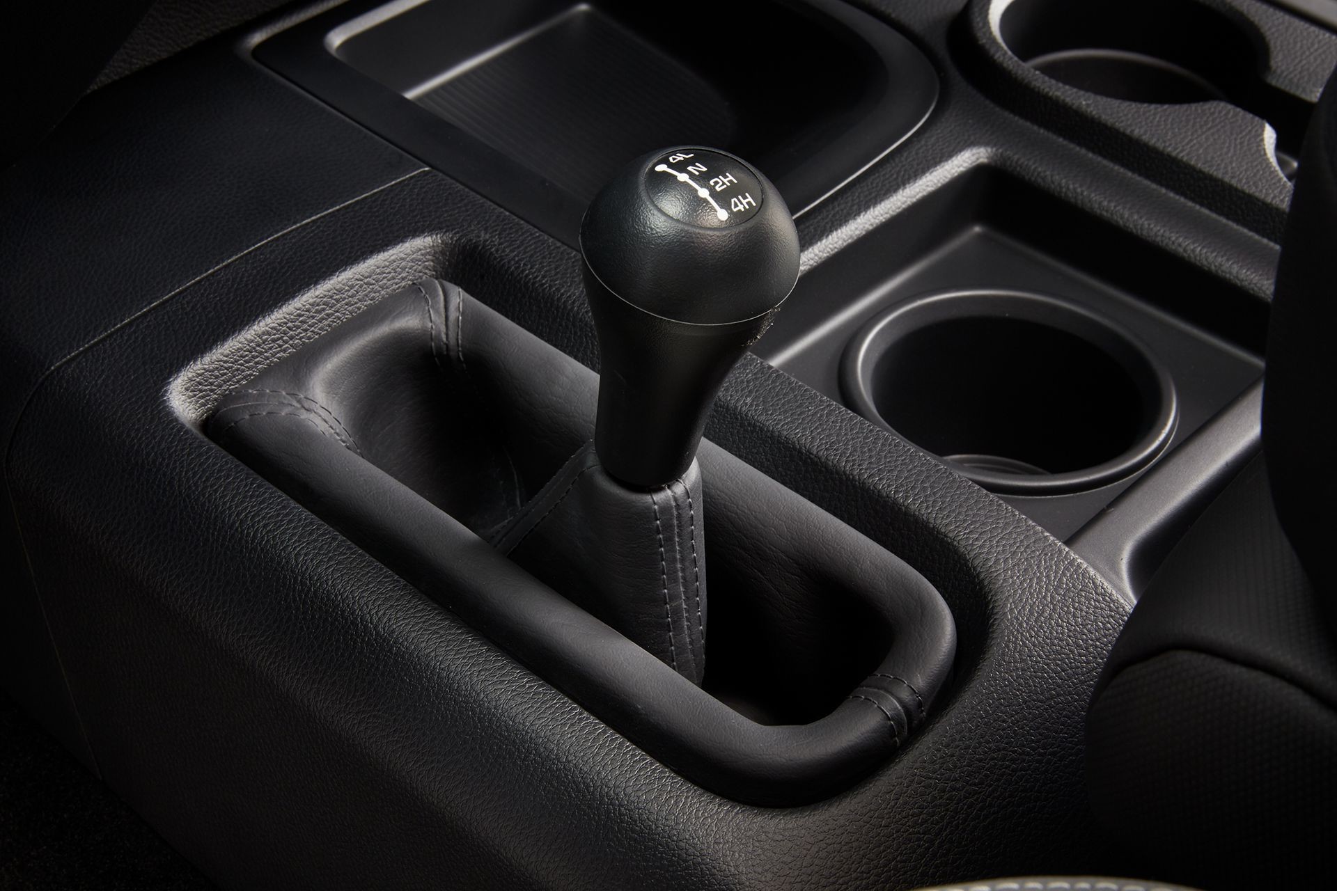 2018 RAM 2500 pickup truck 4 wheel drive shift control