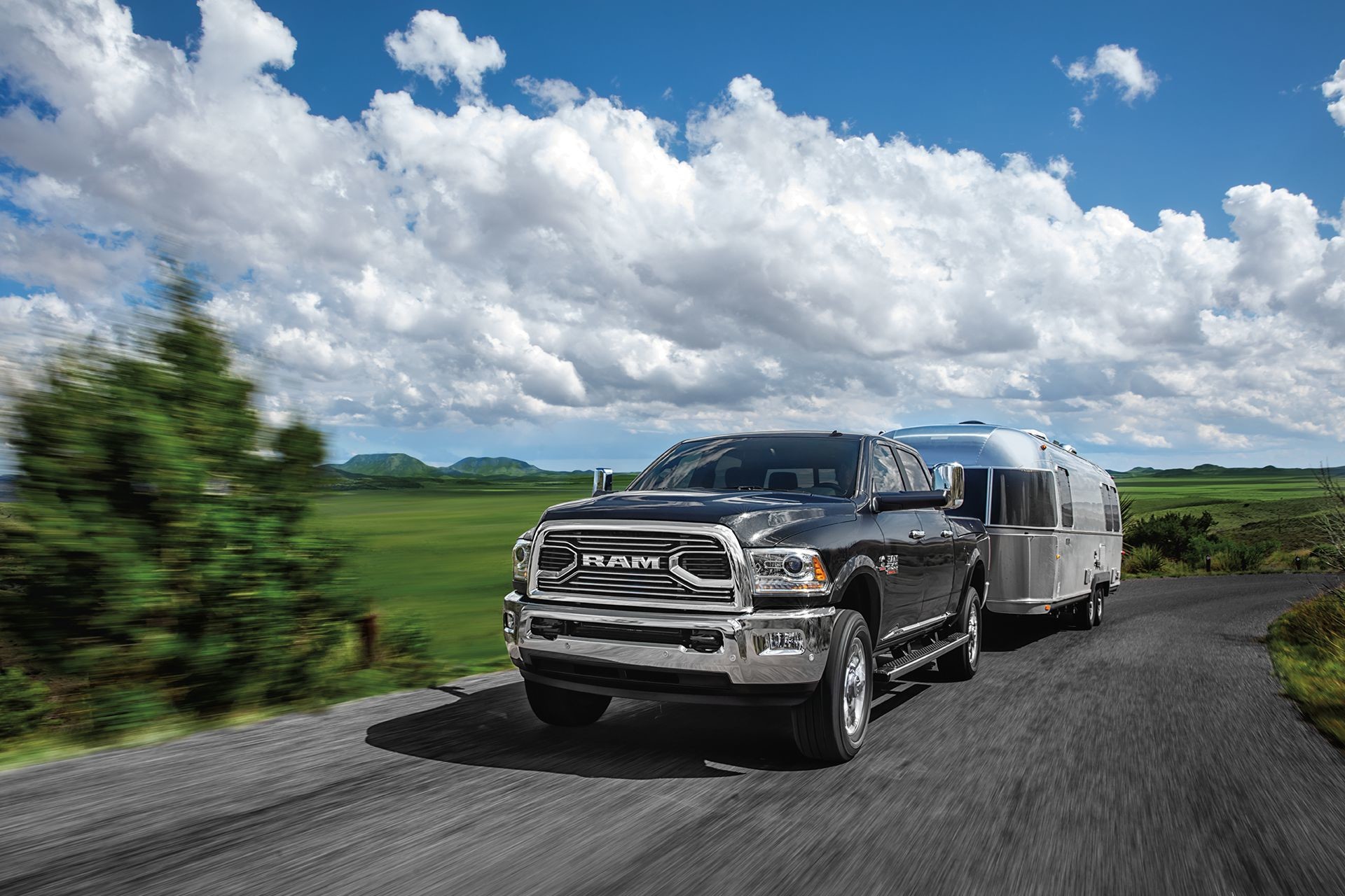 2018 RAM 2500 pickup truck Best-In-Class 3/4 ton gas towing