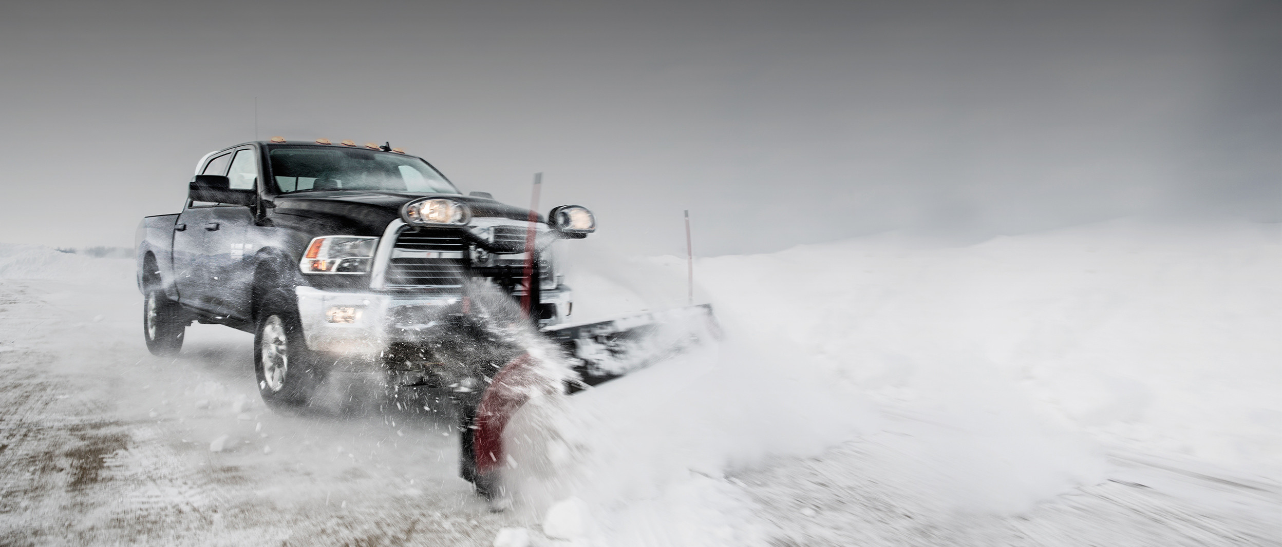 Camion RAM 2500 2018 – vue latérale, illustré en noir