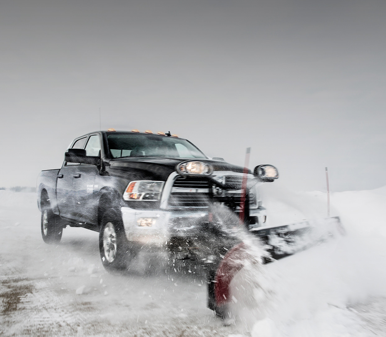 Camion RAM 2500 2018 – vue latérale, illustré en noir