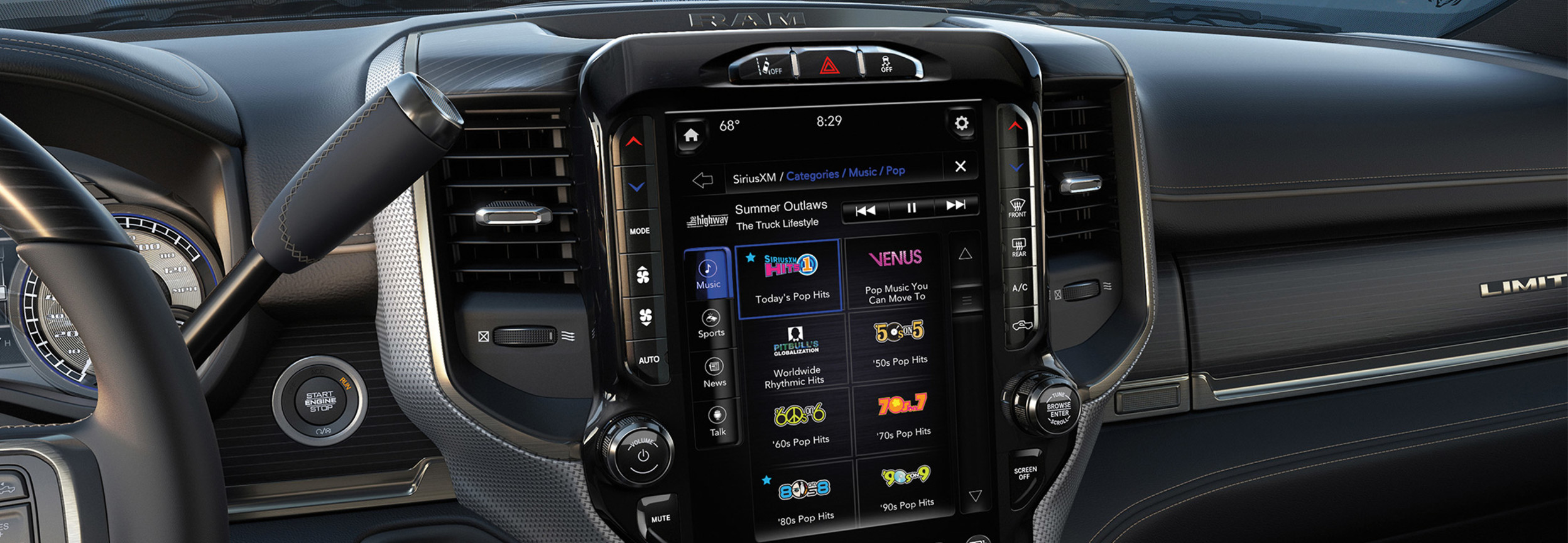 Vue rapprochée du centre multimédia Uconnect 5 dans le Ram 2500 2022