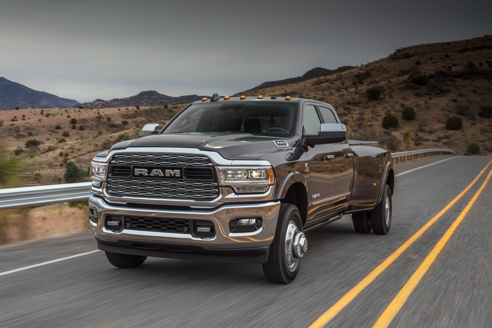 Extérieur du Ram 3500 2019 montrant les élargisseurs d’aile Dually.