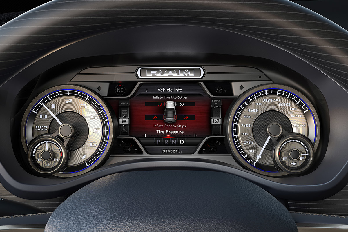 Écran de 7 po intégré au groupe d’instruments d’un Ram 3500 2022.