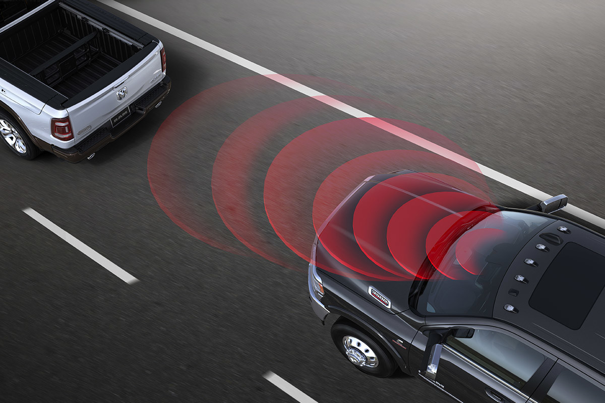 Système d’alerte de collision avant d’un Ram 3500 2022.