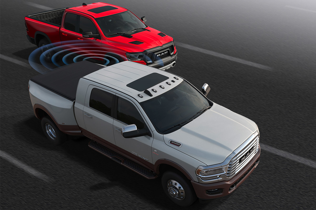 Système de surveillance des angles morts d’un Ram 3500 2022.