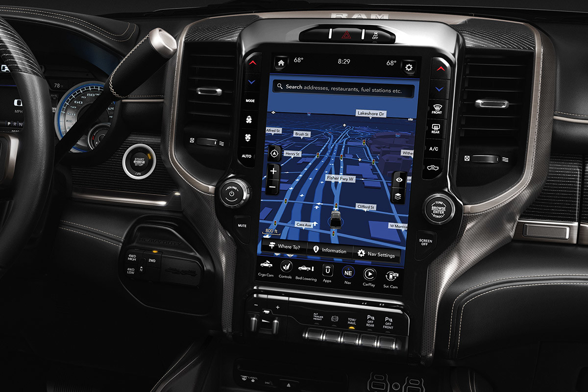 Écran tactile de 12 po du châssis-cabine Ram 2020 affichant le système de navigation intégré