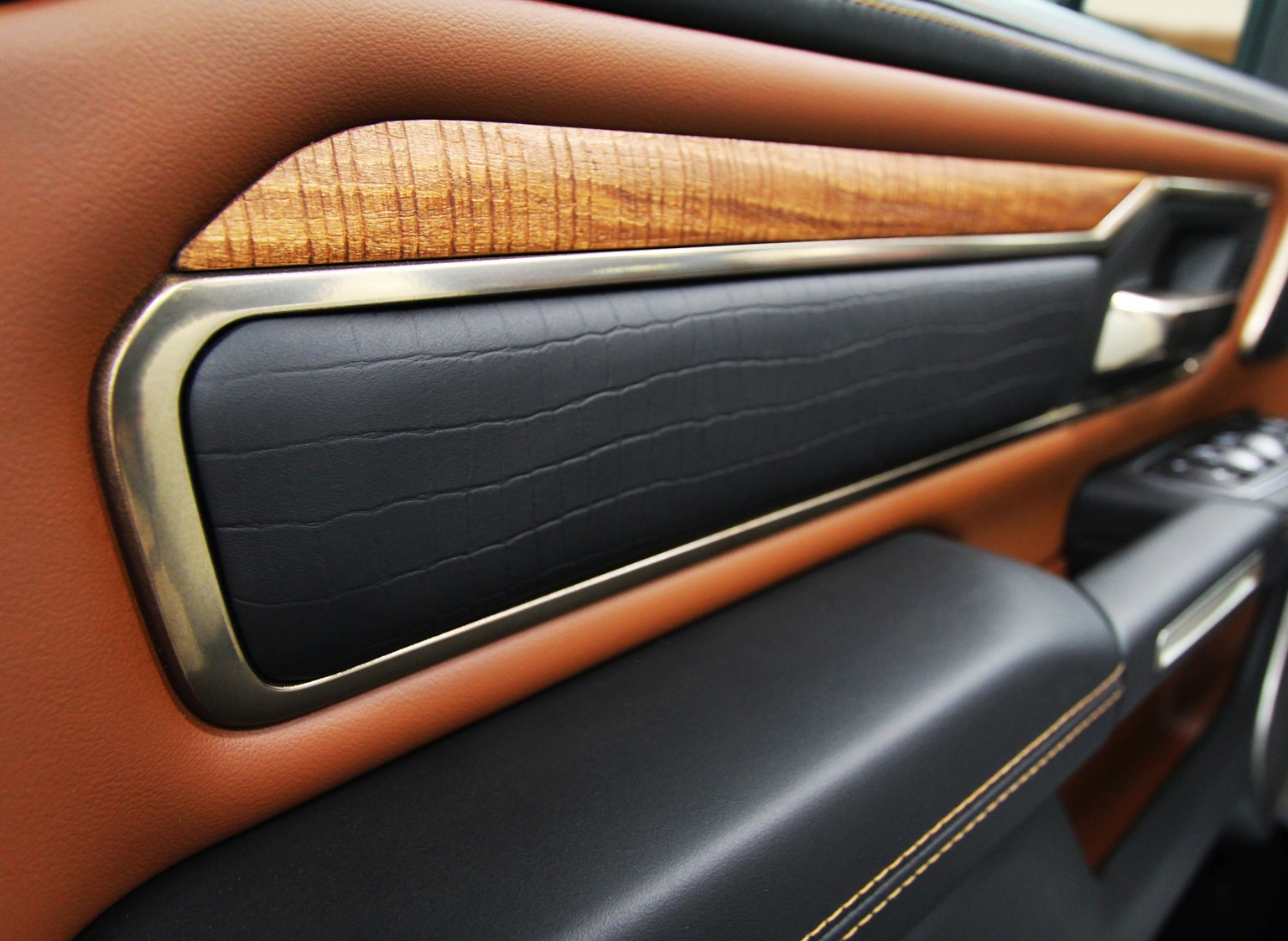 Close-up of interior light mountain brown colour wood panel on the dash of the All-New 2019 Ram 1500