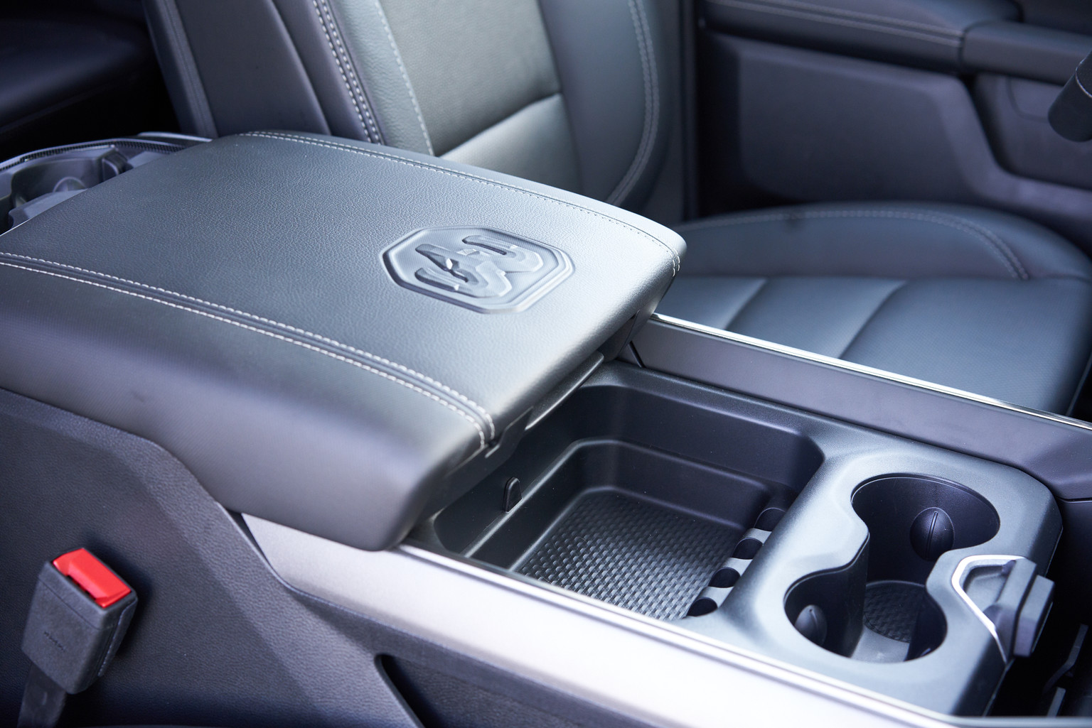 Interior view of the reconfigurable console inside the 2020 Ram 1500 Sport.