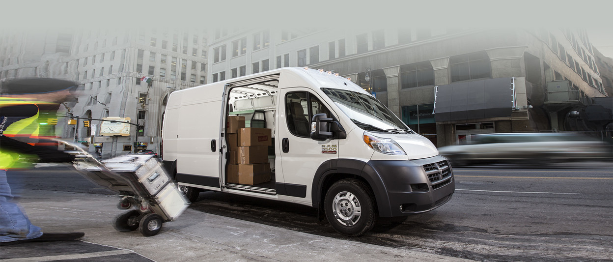 Grand fourgon utilitaire RAM ProMaster 2018 – porte latérale de chargement