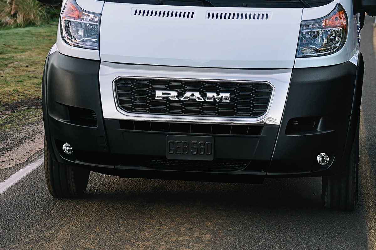 Extérieur du Ram ProMaster 2019, vu de face, illustrant le système de traction avant