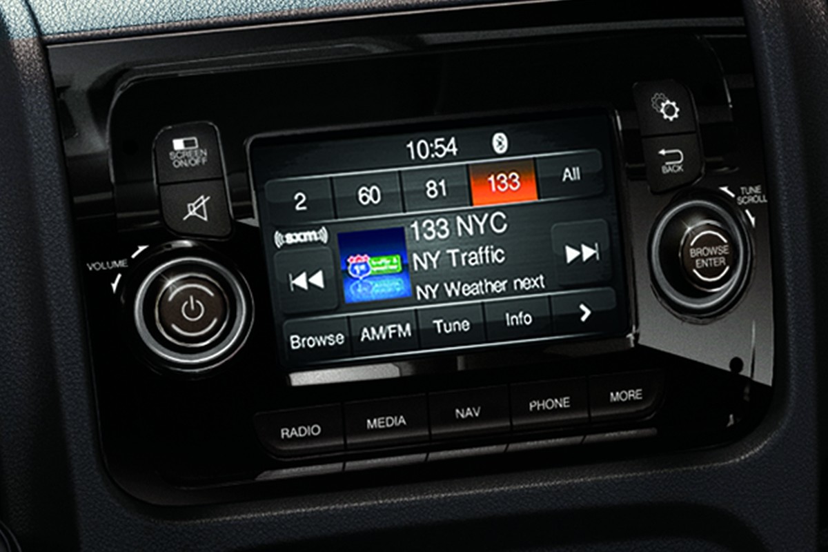 Écran multimédia de 5 po du Ram ProMaster 2020 montrant la radio satellite SiriusXM