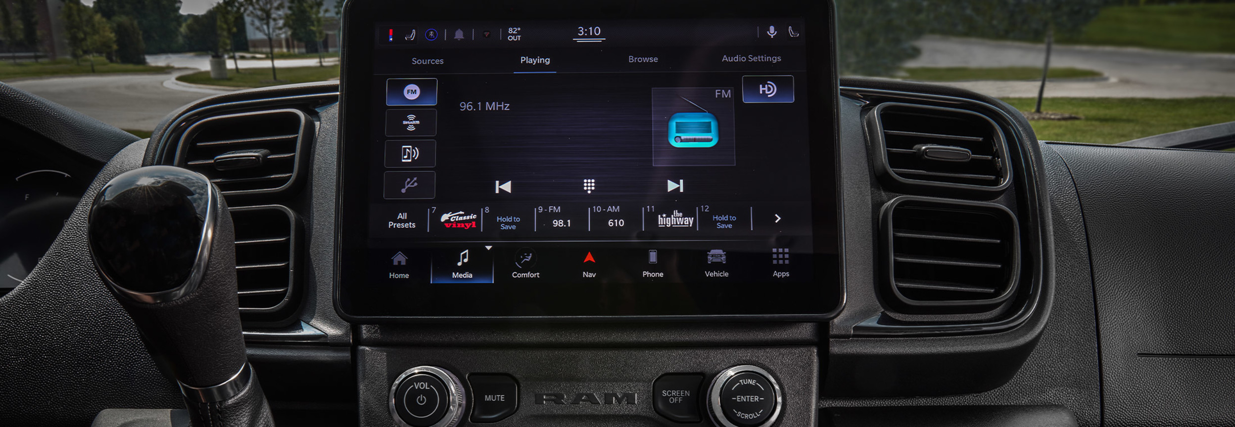 Gros plan de l’écran tactile dans un Ram ProMaster 2022