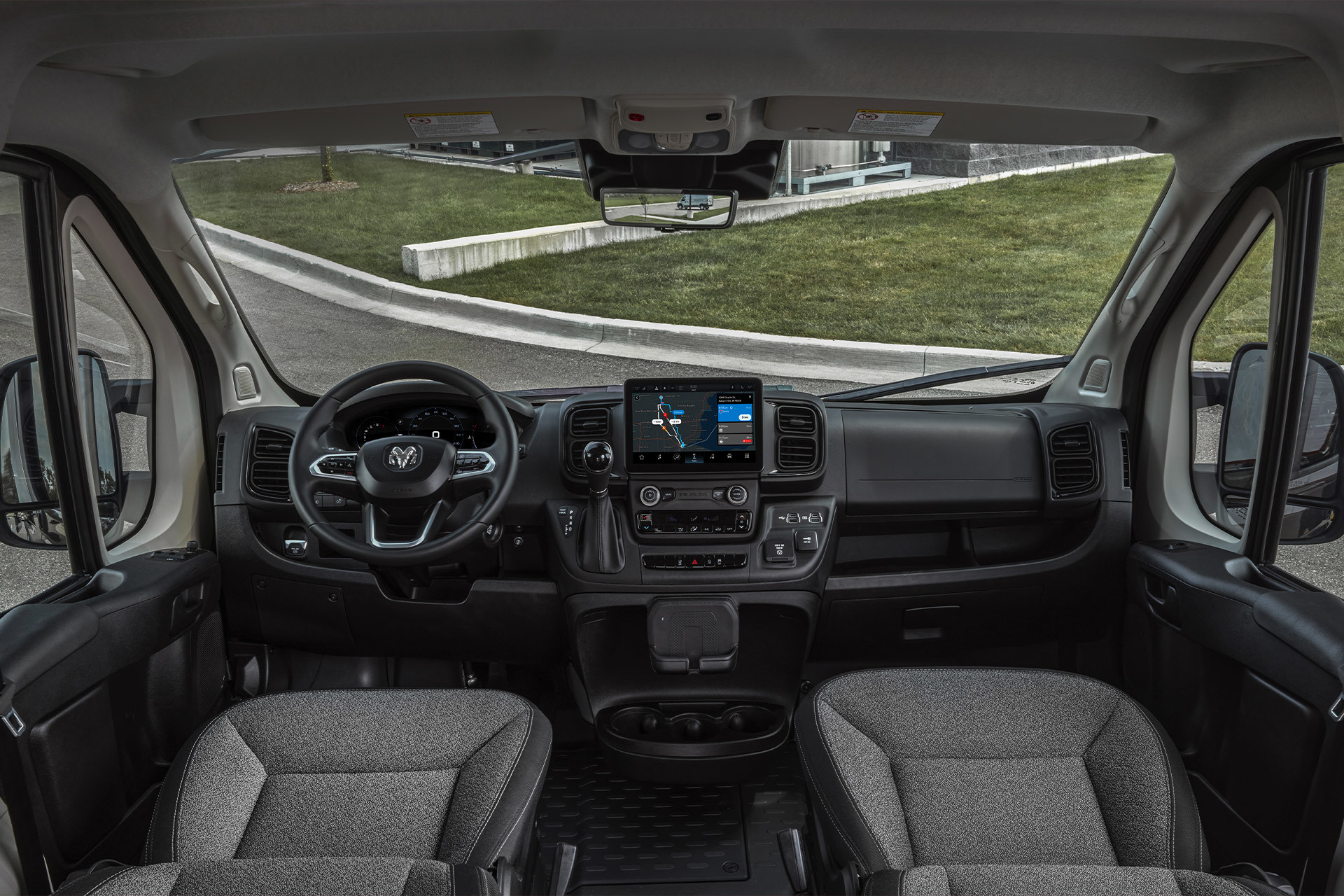 Vue intérieure des sièges avant d’un Ram ProMaster 2022