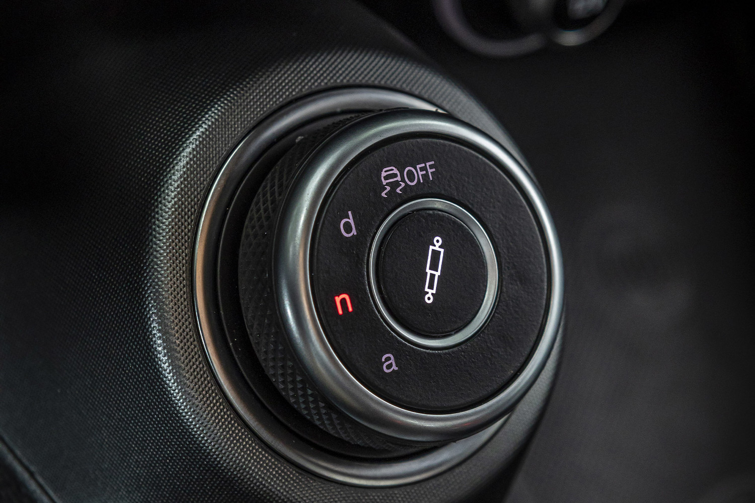 Gros plan du sélecteur de dynamique de conduite du Alfa Romeo VHR 2023.