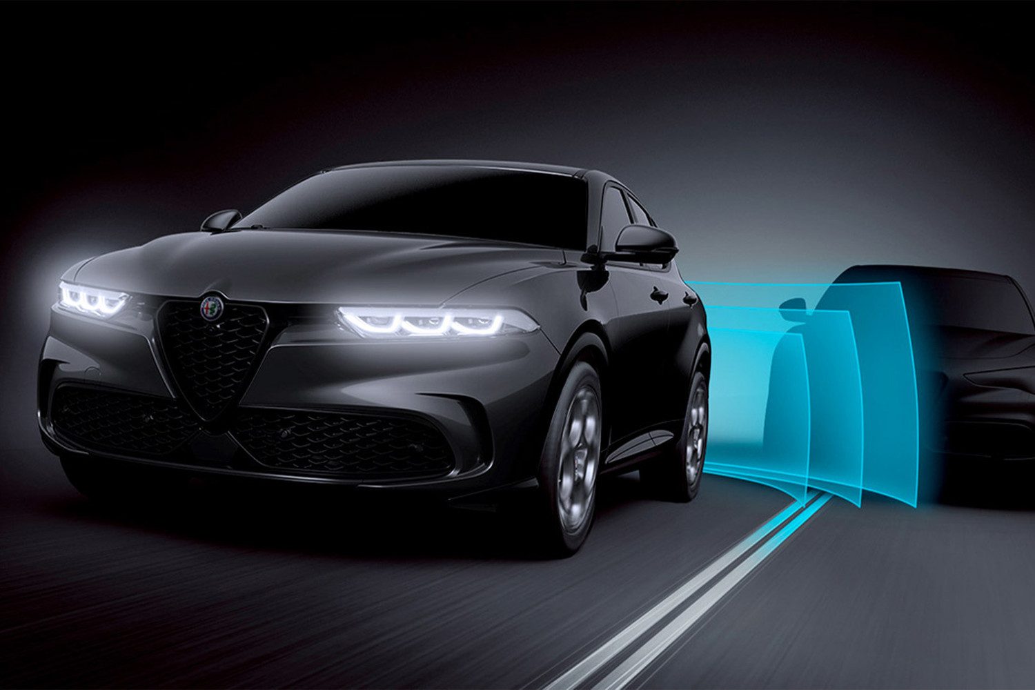 Vue avant d’un Alfa Romeo VHR 2023 gris montrant les caractéristiques de sécurité.