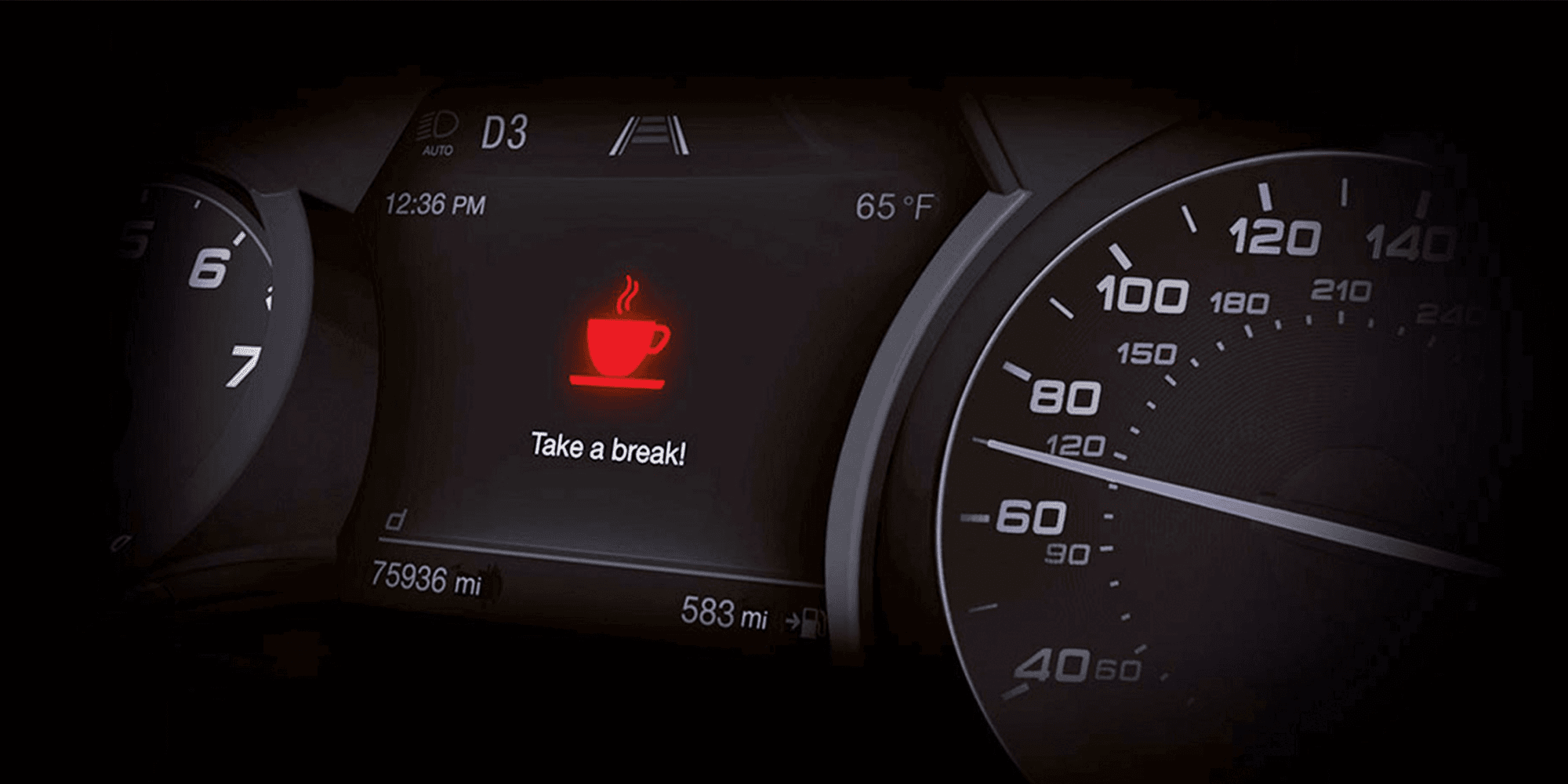 Vue intérieure d'un véhicule Alfa Romeo 2025 équipé du système d'alerte d'attention du conducteur. L'écran du tableau de bord affiche une icône en forme de tasse à café avec un message faites une pause, indiquant au conducteur qu'il doit se reposer.