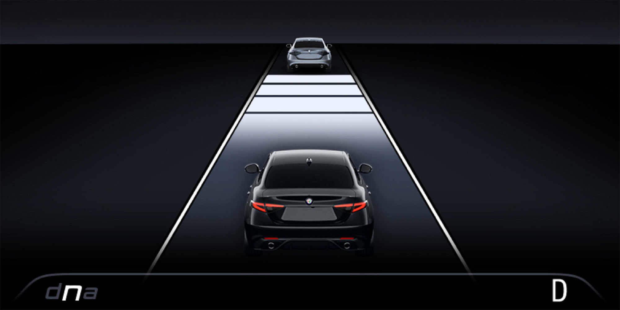 Illustration du système d'assistance sur autoroute et dans les embouteillages d'un véhicule Alfa Romeo 2025. Le dessin montre une voiture maintenant une distance de sécurité avec le véhicule qui la précède, mise en évidence par des lignes numériques sur la route.