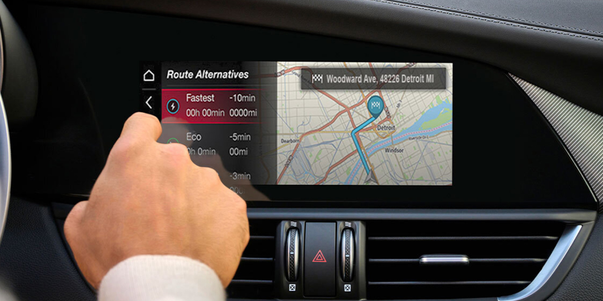 Vue intérieure d'une Alfa Romeo 2025 avec écran tactile 22 cm. L'écran affiche une carte de navigation avec des options d'itinéraire, avec une main interagissant avec l'interface.