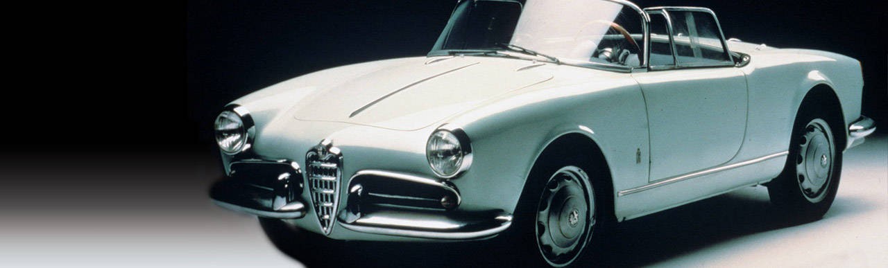 Voiture ancienne Alfa Romeo Giulietta Spider 1955 en blanc