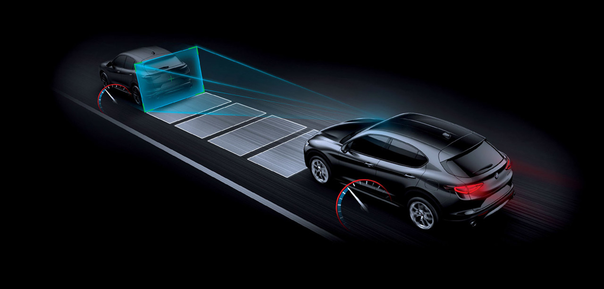 Illustration du système d'assistance sur autoroute et dans les embouteillages d'un véhicule Alfa Romeo 2025. Le dessin montre la voiture utilisant des capteurs numériques pour surveiller la route et maintenir la distance avec le véhicule qui la précède.