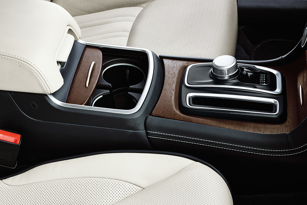 2019 Chrysler 300 Luxury Sedan Canada