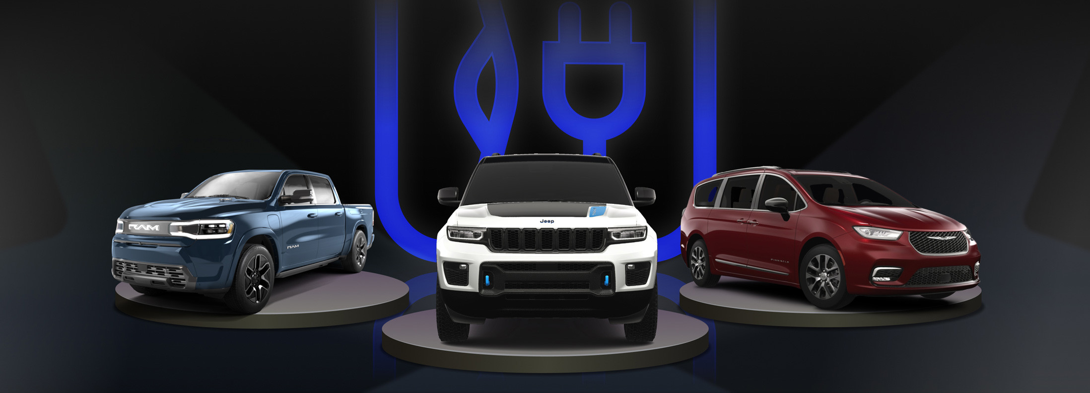 Une bannière avec un Ram 1500 REV, un Jeep Grand Cherokee 4xe et une Chrysler Pacifica Hybrid affichée.