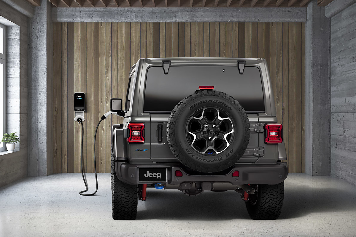 2023 Jeep Wrangler 4xe Plug-In Hybrid - Technology | Jeep Canada