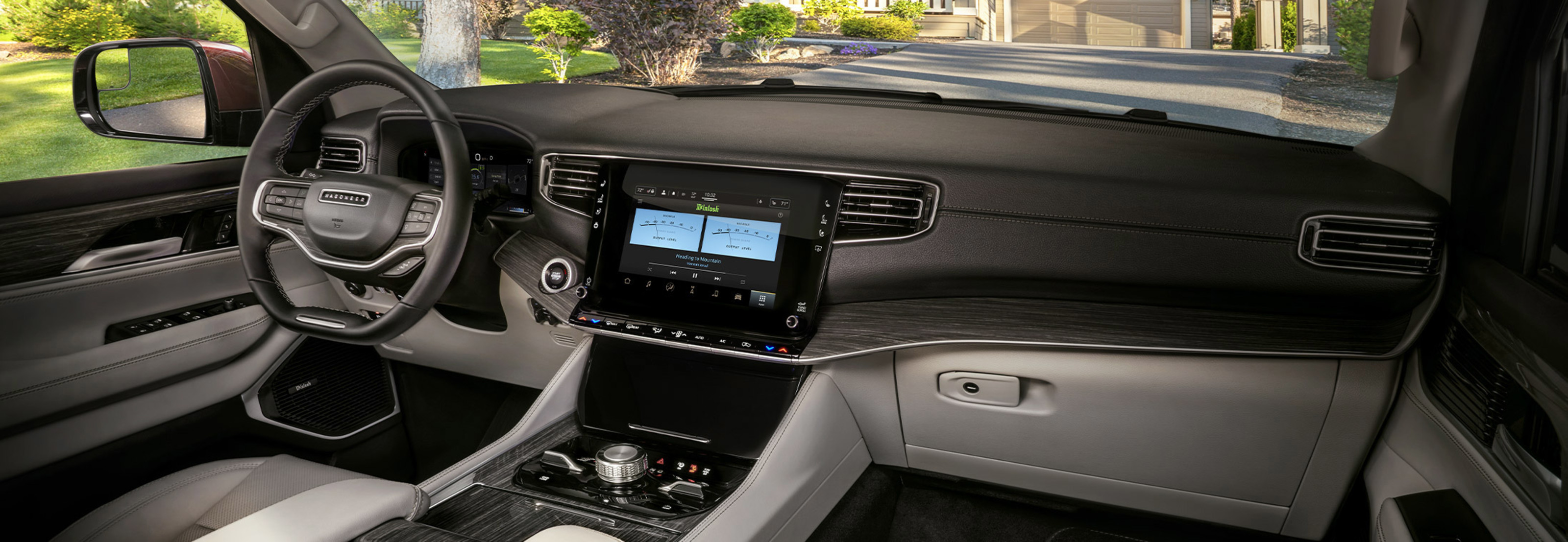Passenger seat view of the centre console and available Uconnect in the 2022 Wagoneer
