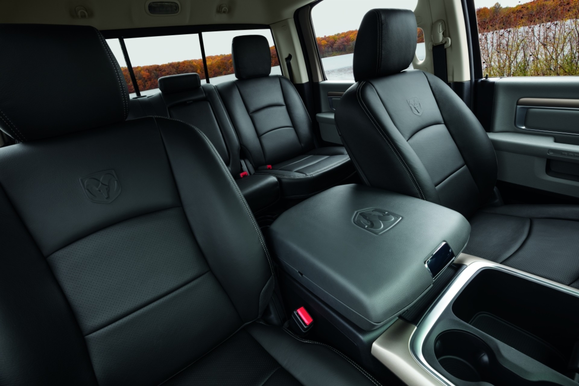 2021 ram 1500 interior accessories