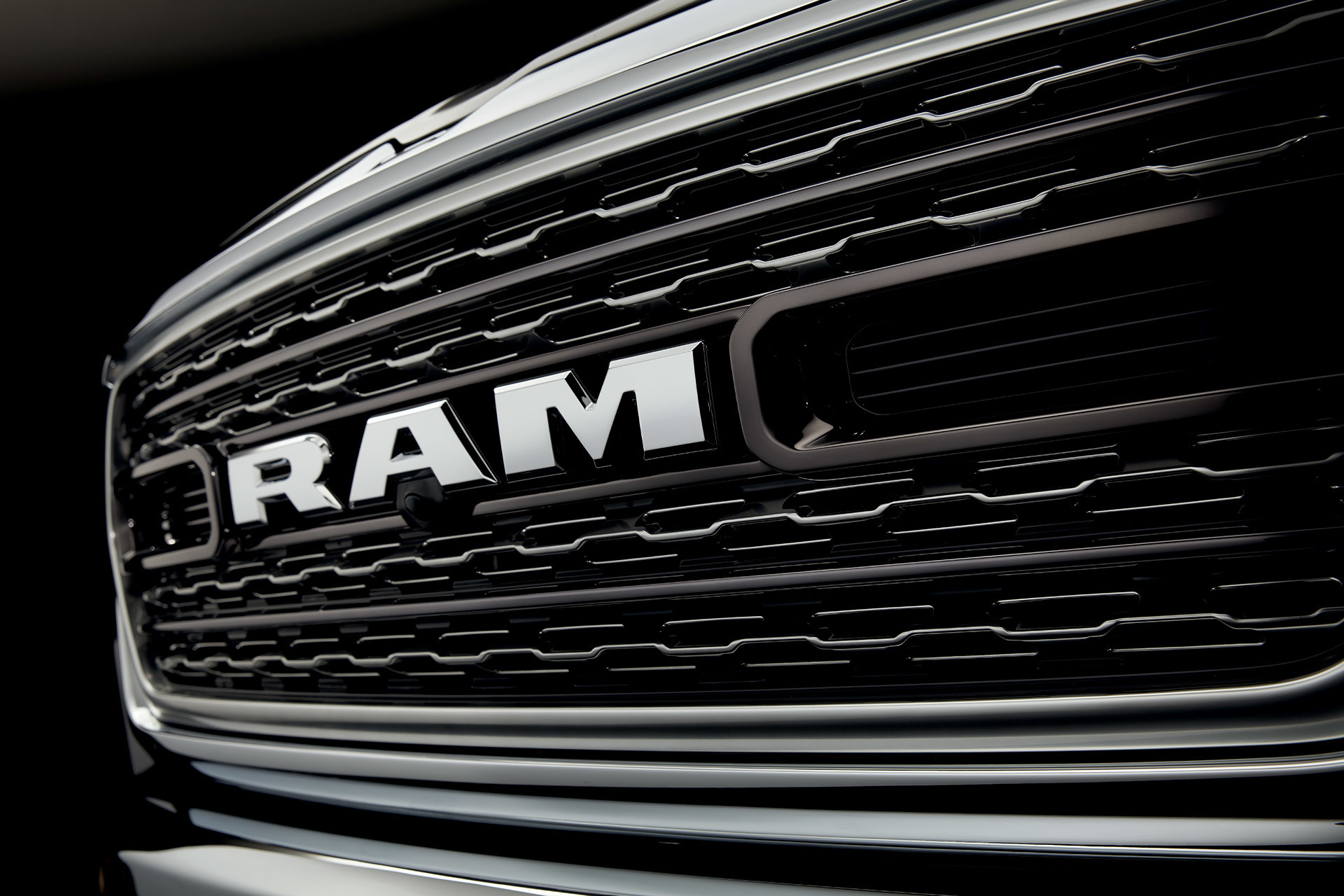 The front grill of the 2022 Ram 1500 with the logo