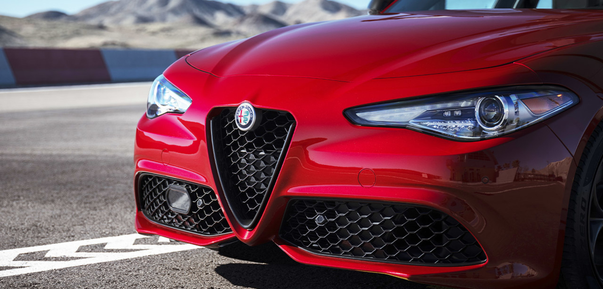 Competitive Compare - Giulia | Alfa Romeo Canada