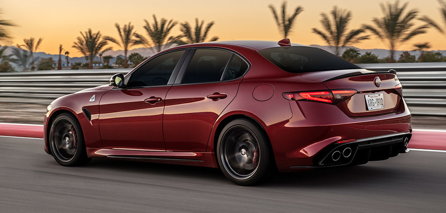 2022 Giulia QV Luxury Sport Sedan | Alfa Romeo Canada