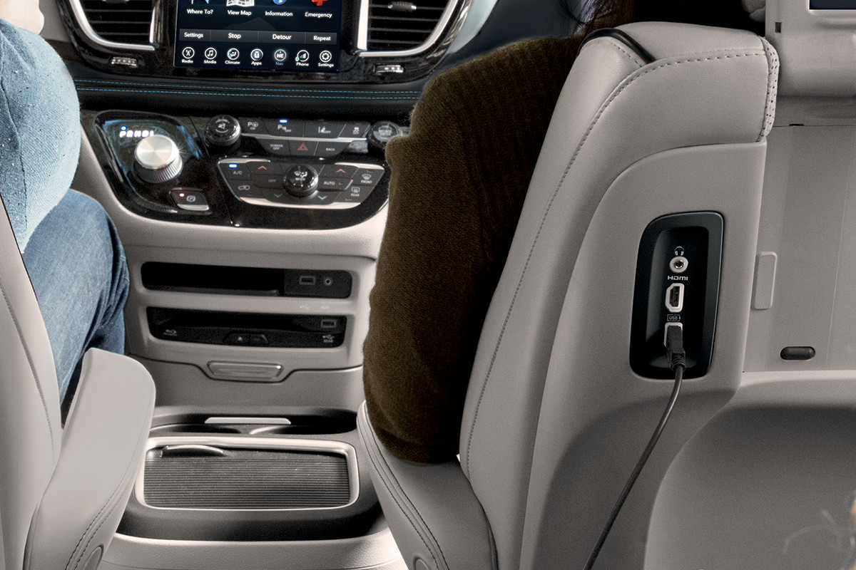 2018 Chrysler Pacifica Hybrid Minivan Chrysler Canada