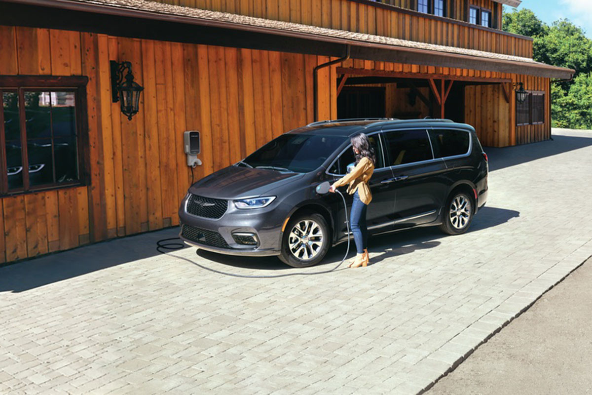 Technology — 2023 Chrysler Pacifica Hybrid PHEV Chrysler Canada