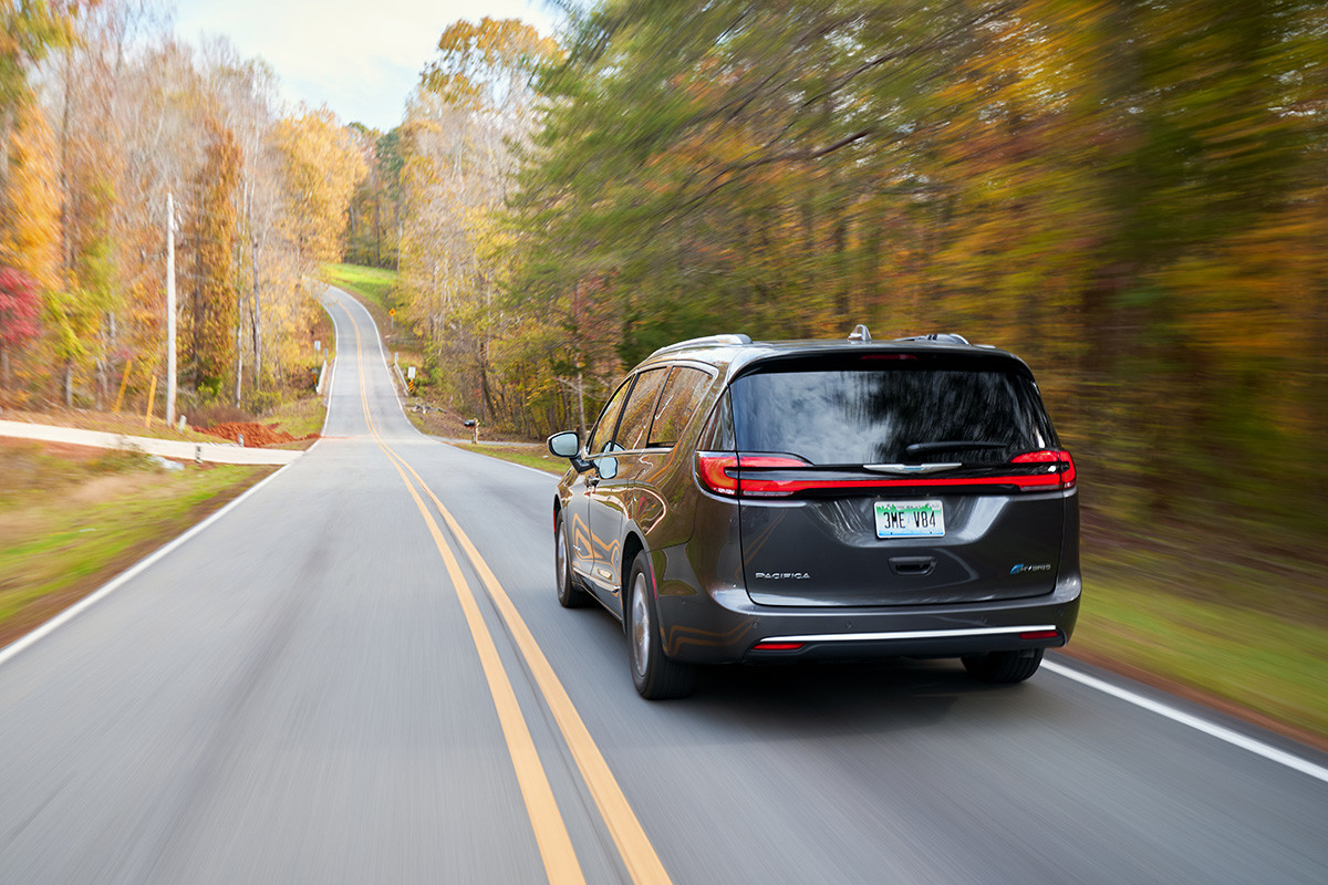 2024 Chrysler Pacifica Hybrid PlugIn Hybrid (PHEV) Chrysler Canada