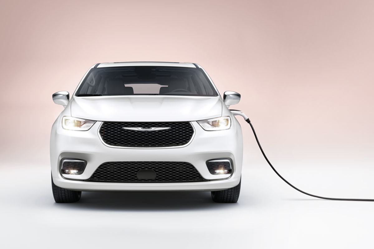 Capabilities 2025 Chrysler Pacifica PlugIn Hybrid (PHEV) Chrysler