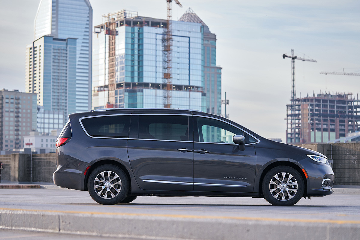 2025 Chrysler Pacifica Hybrid PlugIn Hybrid (PHEV) Chrysler Canada
