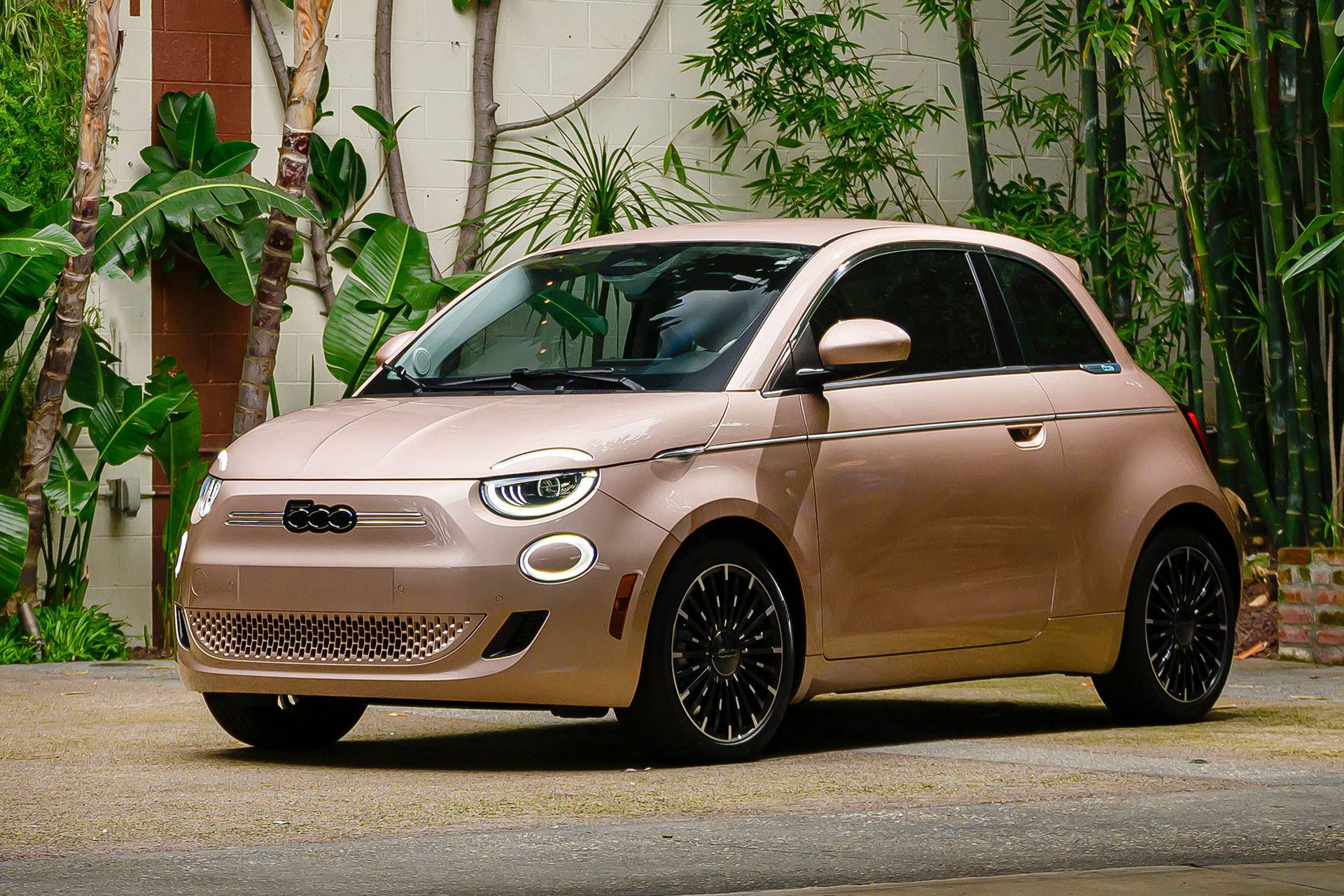 2024 FIAT 500e Gallery Images FIAT Canada
