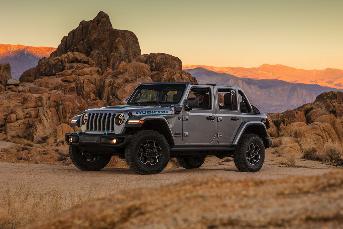 Jeep Wrangler Rubicon с палаткой