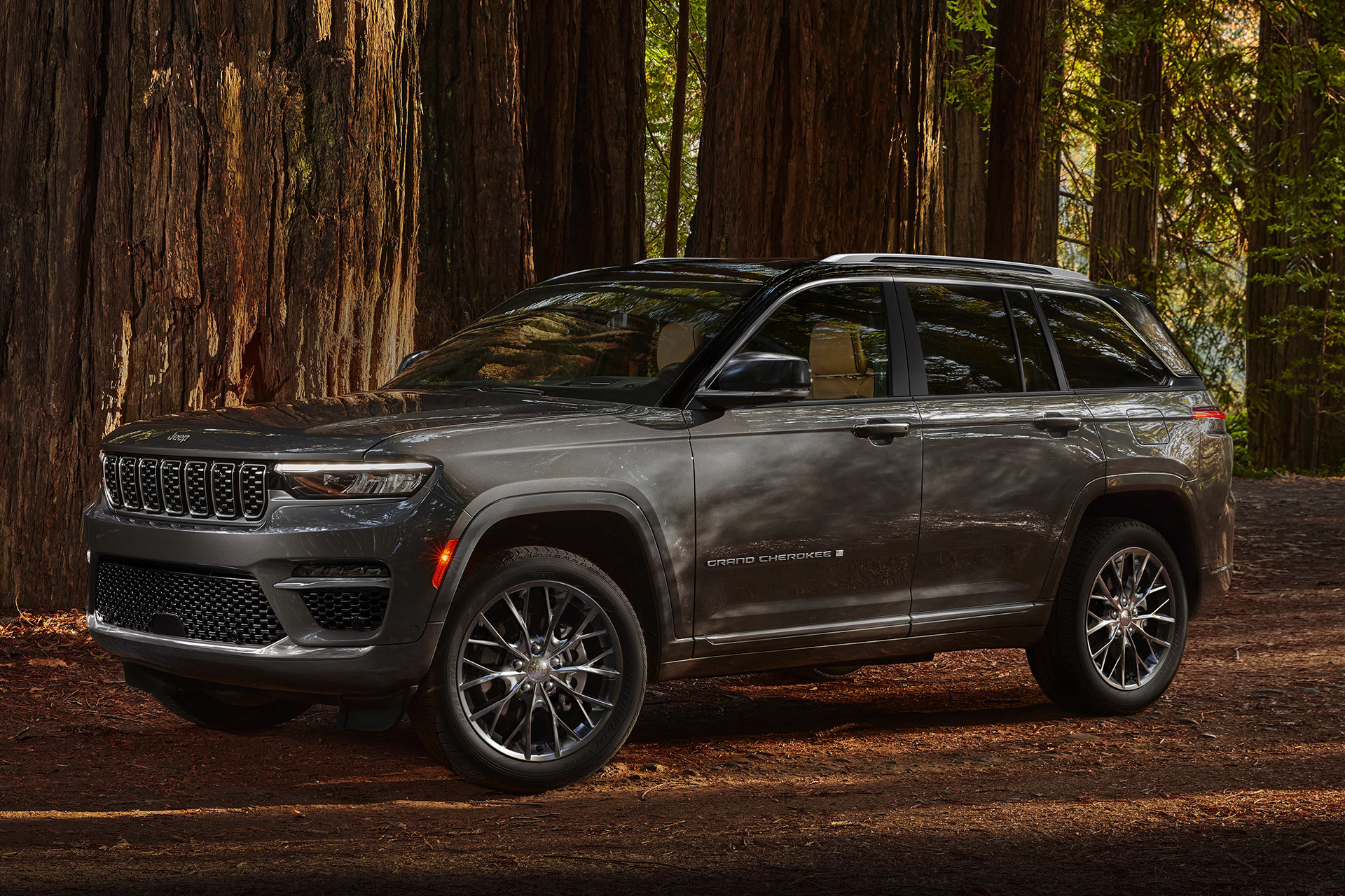 Interior and Exterior Gallery - 2022 Jeep Grand Cherokee | Jeep Canada