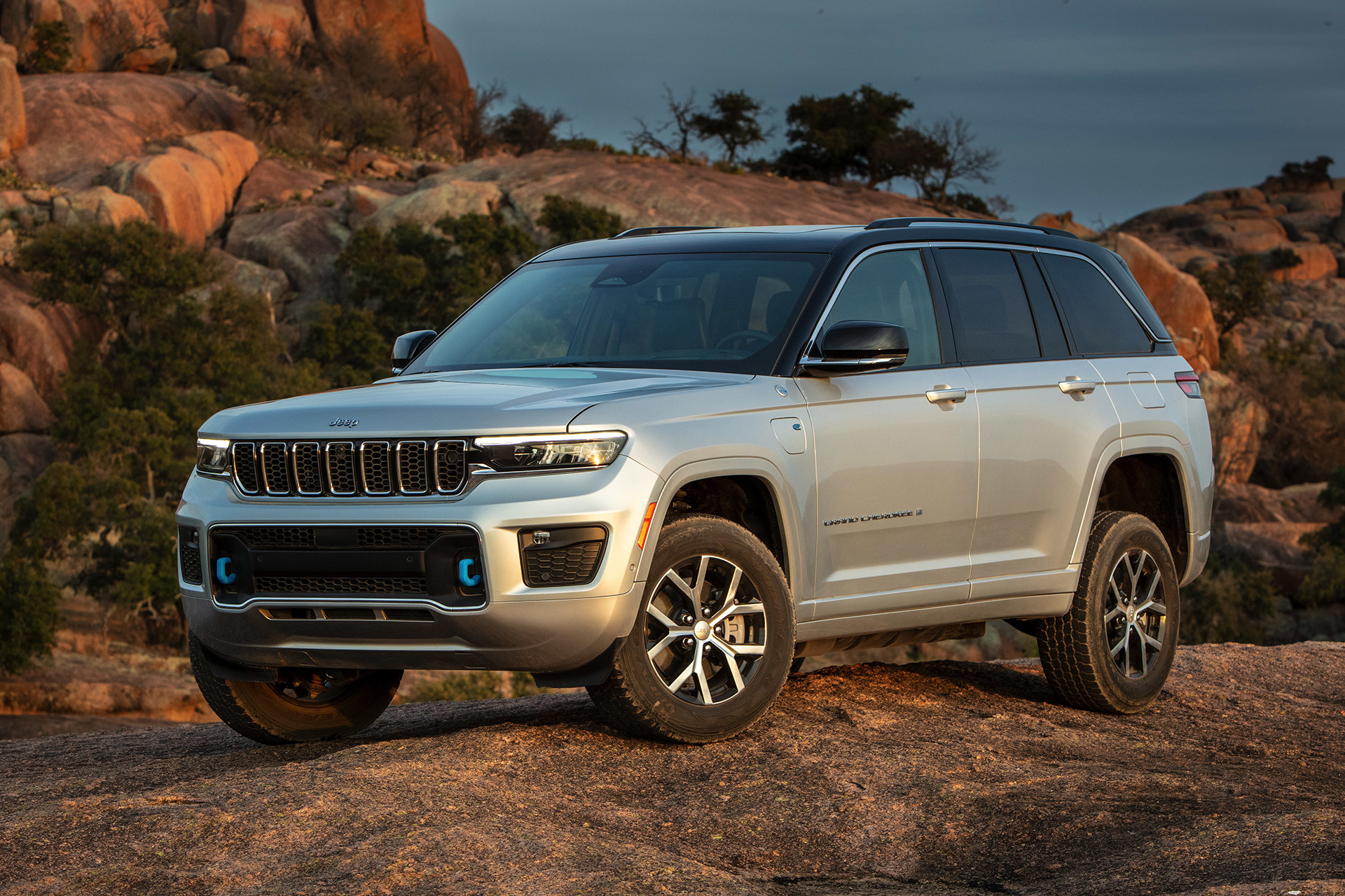 Interior & Exterior Gallery: 2023 Jeep Grand Cherokee 4xe | Jeep Canada