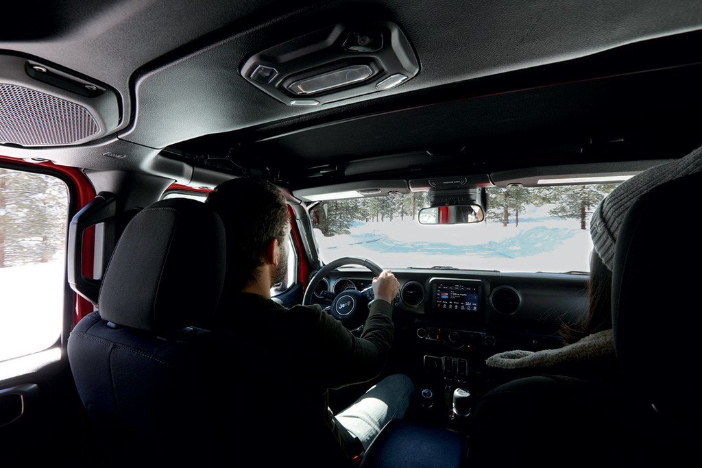 Uconnect Entertainment System Voice Command Jeep Canada