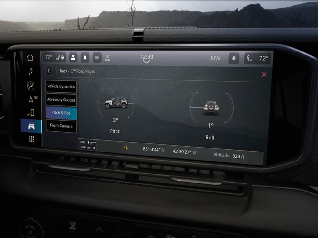 Uconnect Entertainment System - Navigation  Jeep Canada